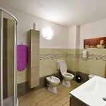 Casa Vacanze La Fermata Delle Rondini 아파트