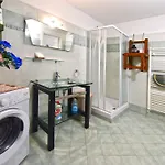Casa Vacanze La Fermata Delle Rondini Apartment *