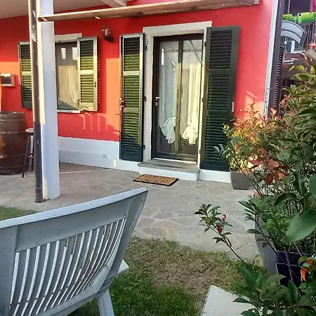 Casa Vacanze La Fermata Delle Rondini Apartment *