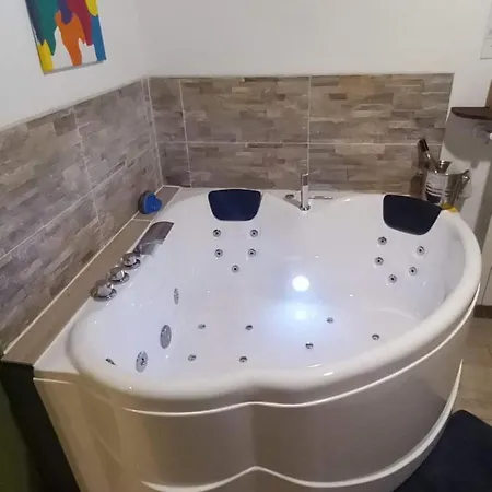 Casa Vacanze La Fermata Delle Rondini Apartment *