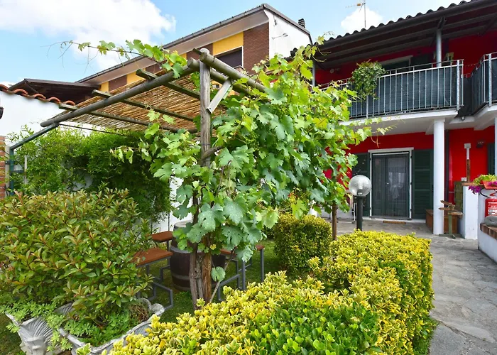 Casa Vacanze La Fermata Delle Rondini * Castello di Annone